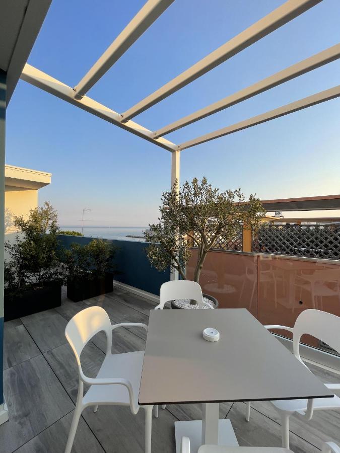 Mar60 Apartments Caorle Esterno foto