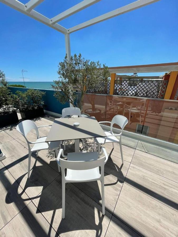 Mar60 Apartments Caorle Esterno foto